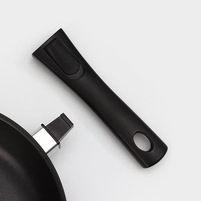 Сковорода KUKMARA «Традиция», d=26 см, h=6 см, съёмная ручка, антипригарное покрытие, литой алюминий, чёрная