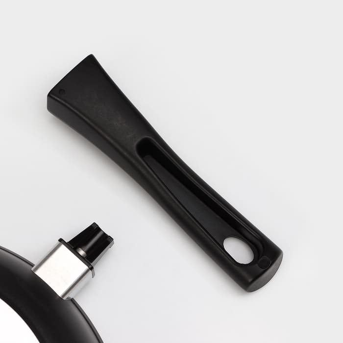 Сковорода KUKMARA «Традиция», d=26 см, h=6 см, съёмная ручка, антипригарное покрытие, литой алюминий, чёрная