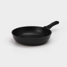 Сковорода KUKMARA «Традиция», d=26 см, стеклянная крышка, съёмная ручка, антипригарное покрытие, алюминий, чёрная