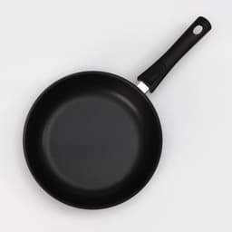 Сковорода KUKMARA «Традиция», d=26 см, стеклянная крышка, съёмная ручка, антипригарное покрытие, алюминий, чёрная