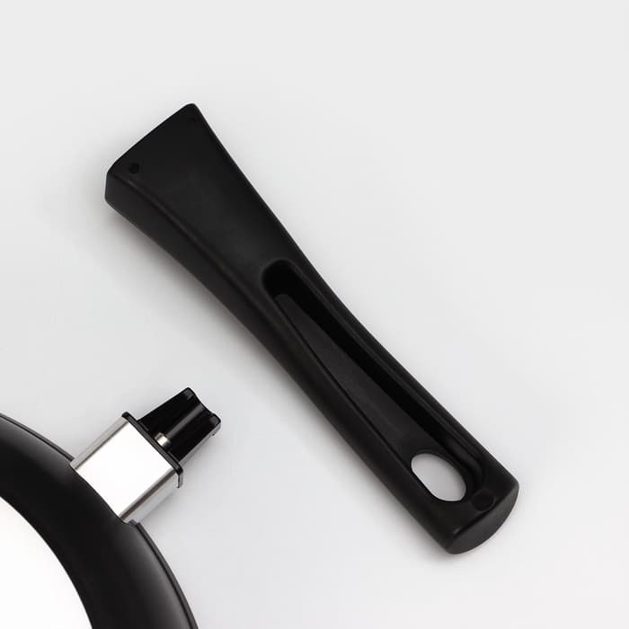 Сковорода KUKMARA «Традиция», d=26 см, стеклянная крышка, съёмная ручка, антипригарное покрытие, алюминий, чёрная