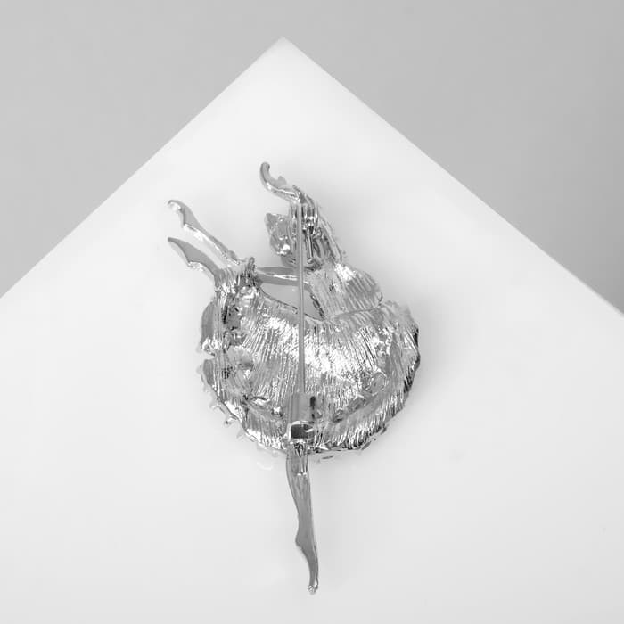 Брошь «Балерина», белая в серебре