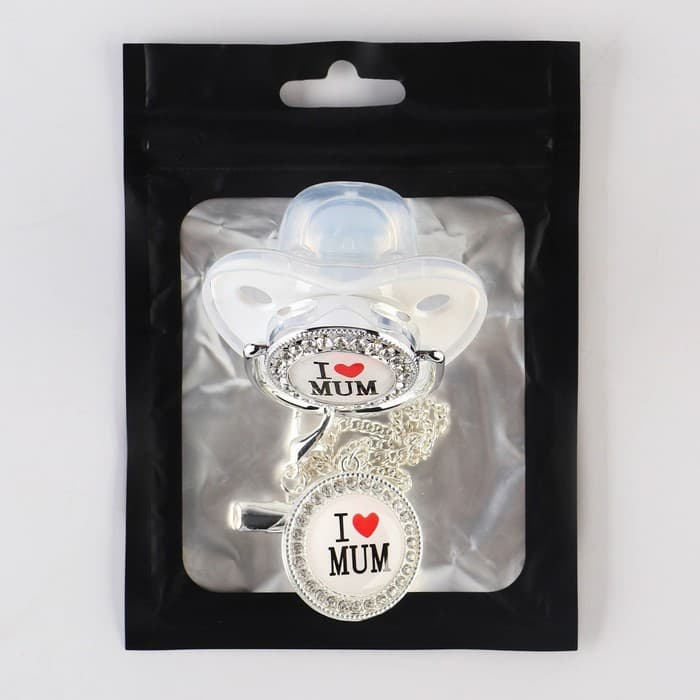 Соска - пустышка силиконовая ортодонтическая M&B «I LOVE MUM», от 6 мес., с колпачком, держатель - цепочка, белый/серебро, стразы