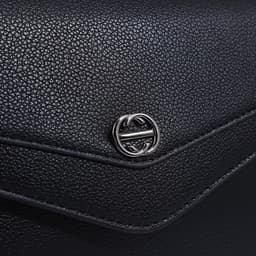 Сумка женская мессенджер на магните, 24×10×15 см, чёрная