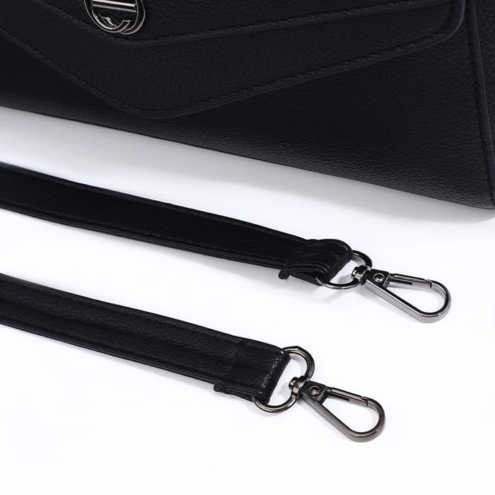 Сумка женская мессенджер на магните, 24×10×15 см, чёрная