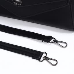 Сумка женская мессенджер на магните, 24×10×15 см, чёрная