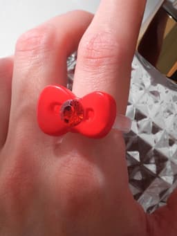 Кольцо пластиковое «Бантик», красное, 17 размер