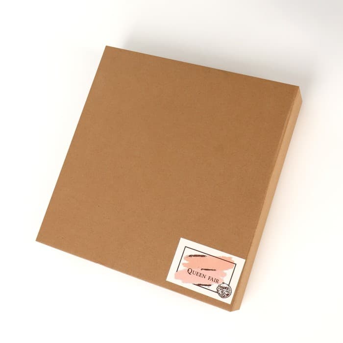 Зеркало настенное круглое «Антураж» d зеркальной поверхности 28 см, с ремешком из искусственной кожи, МИКС