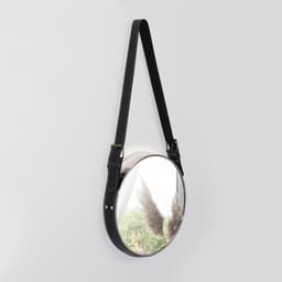 Зеркало настенное круглое «Антураж» d зеркальной поверхности 28 см, с ремешком из искусственной кожи, МИКС