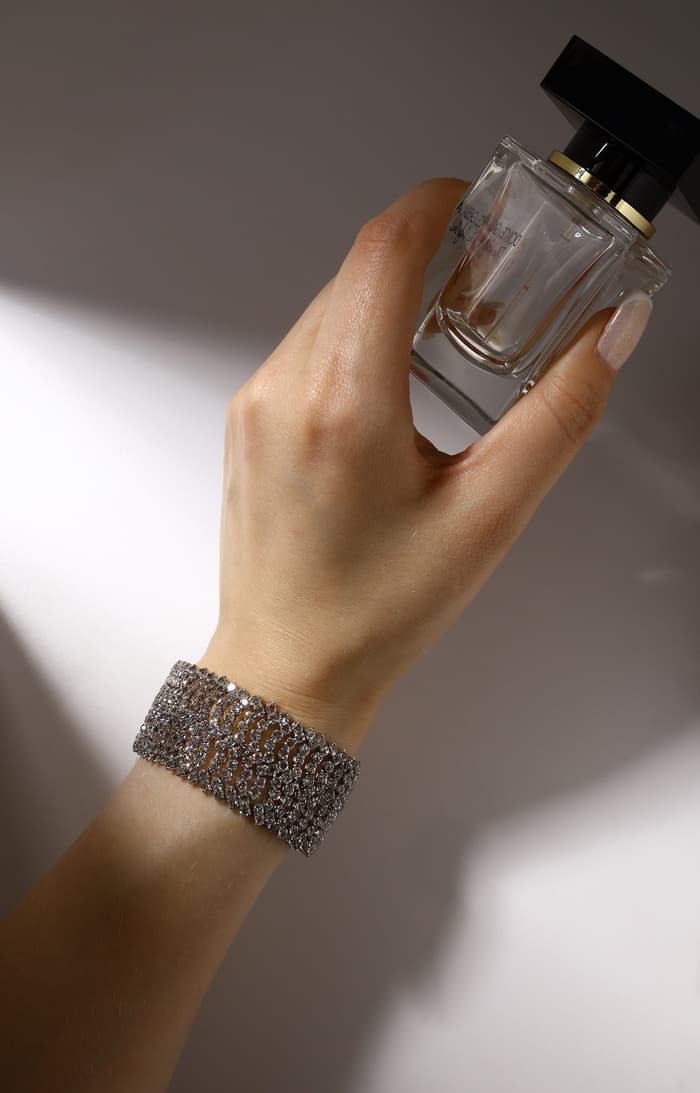 Браслет со стразами «Лёд. Волны», L=17.5 см, белый в серебре