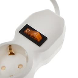 Удлинитель Luazon Lighting ECO, 3 розетки, 2.7 м, 16 А, 3500 Вт, ПВС 3×1 мм2, с заземлением, с выключателем, белый