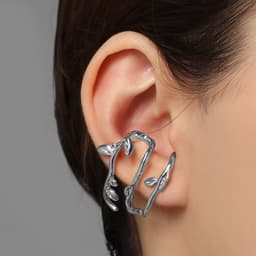 Серьга кафф «Ветка с листьями», цвет серебро