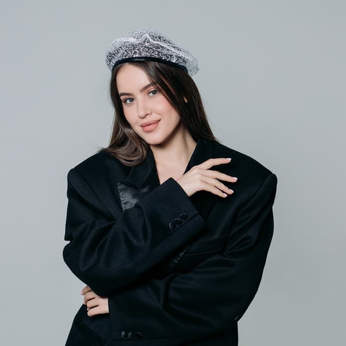 Берет прозрачный с пайетками, белый, р-р 56 см