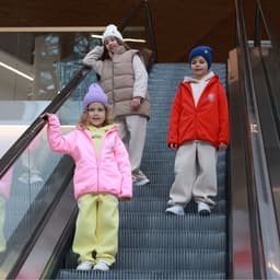 Ветровка для девочки с капюшоном MINAKU, розовая, рост 146 см