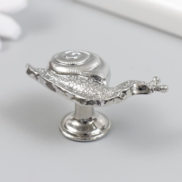 Мебельная ручка - кнопка, металл «Улитка», серебро, 2.8×5.2 см