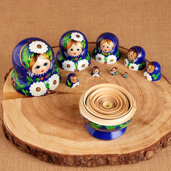 Матрёшка деревянная «Белые цветы», синее платье, 10 кукольная, 12 см