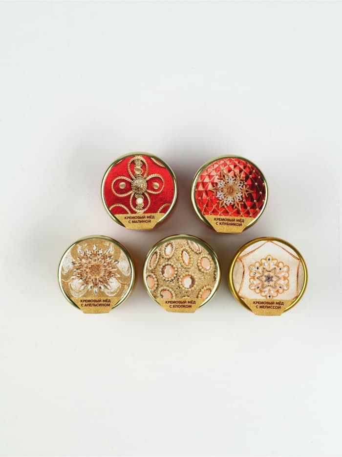 Подарочный набор новогодний «С новым годом»: чай чёрный (50 г), крем-мед (5 шт.×30 г)