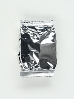 Подарочный набор новогодний «С новым годом»: чай чёрный (50 г), крем-мед (5 шт.×30 г)