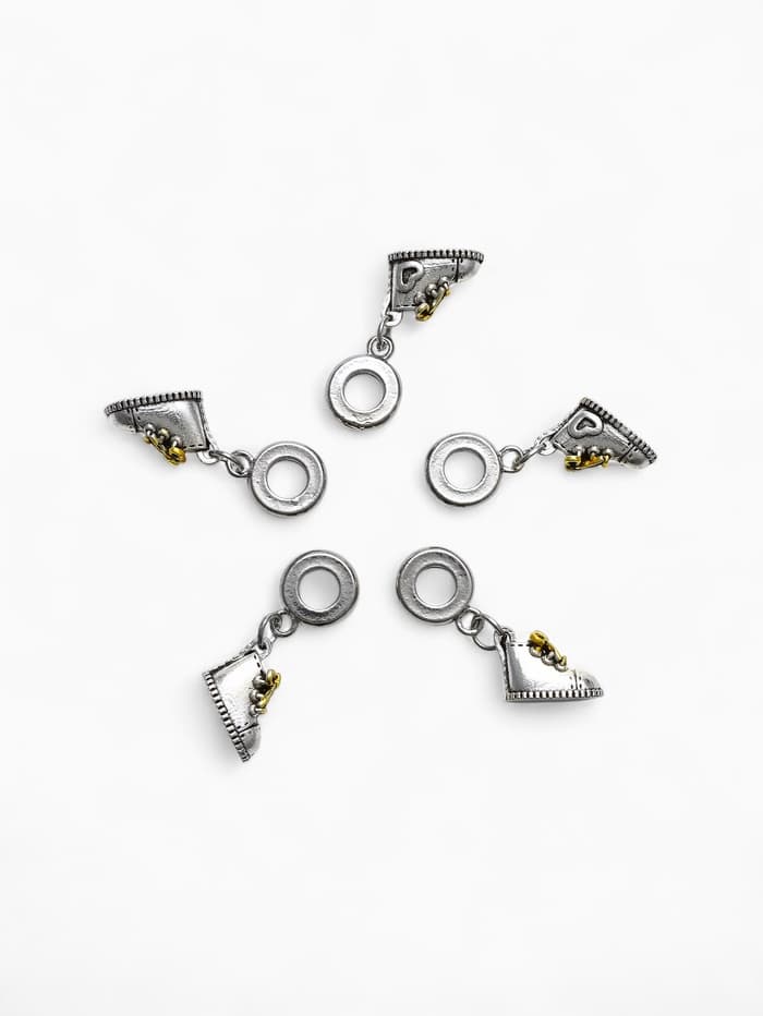 Шарм подвеска «Ботиночек», цвет золотой в чернёном серебре