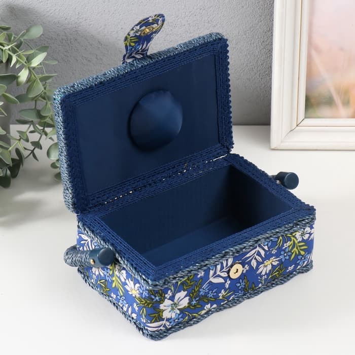 Шкатулка для рукоделия и шитья «Полевые цветы на синем», хранение ниток, иголок, мелочи, 18×12×9.5 см