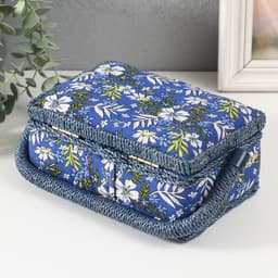 Шкатулка для рукоделия и шитья «Полевые цветы на синем», хранение ниток, иголок, мелочи, 18×12×9.5 см