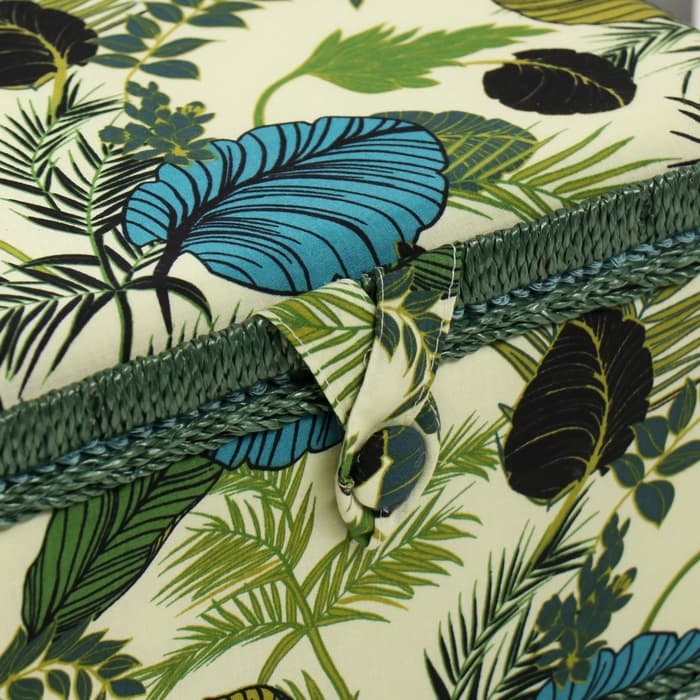 Шкатулка для рукоделия и шитья «Тропические листья на зелёном», хранение ниток, иголок, мелочи, 19×26×14.5 см