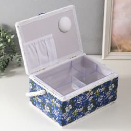 Шкатулка для рукоделия и шитья «Полевые цветы на синем», хранение ниток, иголок, мелочи, 19×26×14.5 см