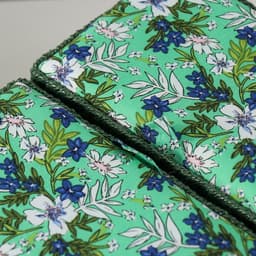 Шкатулка для рукоделия и шитья «Полевые цветы на зелёном», хранение ниток, иголок, мелочи, 19×26×14.5 см