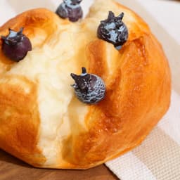 Муляж «Булочка с ягодами», 9×8×5 см