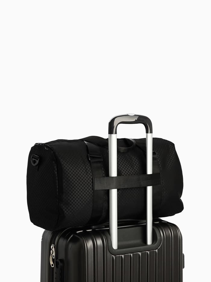 Сумка дорожная на молнии, наружный карман, держатель для чемодана, длинный ремень, цвет чёрный