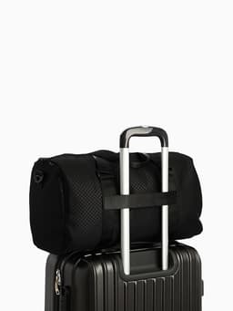 Сумка дорожная на молнии, наружный карман, держатель для чемодана, длинный ремень, цвет чёрный