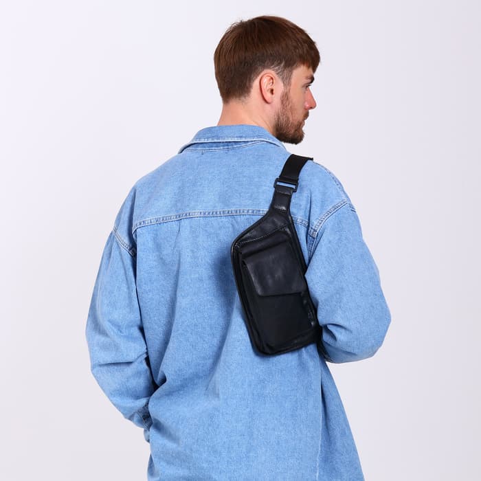 Сумка поясная на молнии, 3 наружных кармана, 37×4×15 см, чёрная