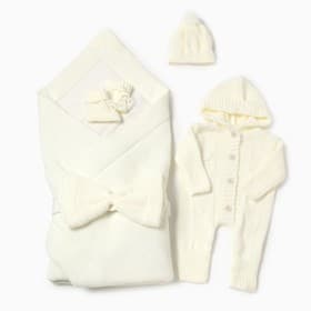 Набор для выписки «Крошка Я» (одеяло-конверт, бант, комбинезон, пинетки, шапочка), цвет молочный