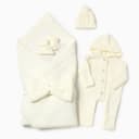Набор для выписки «Крошка Я» (одеяло-конверт, бант, комбинезон, пинетки, шапочка), цвет молочный