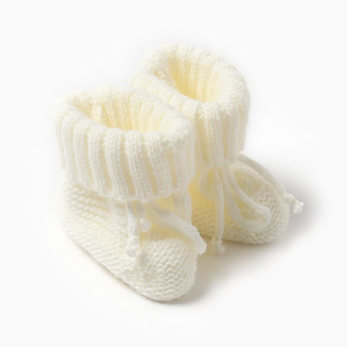 Набор для выписки «Крошка Я» (одеяло-конверт, бант, комбинезон, пинетки, шапочка), цвет молочный