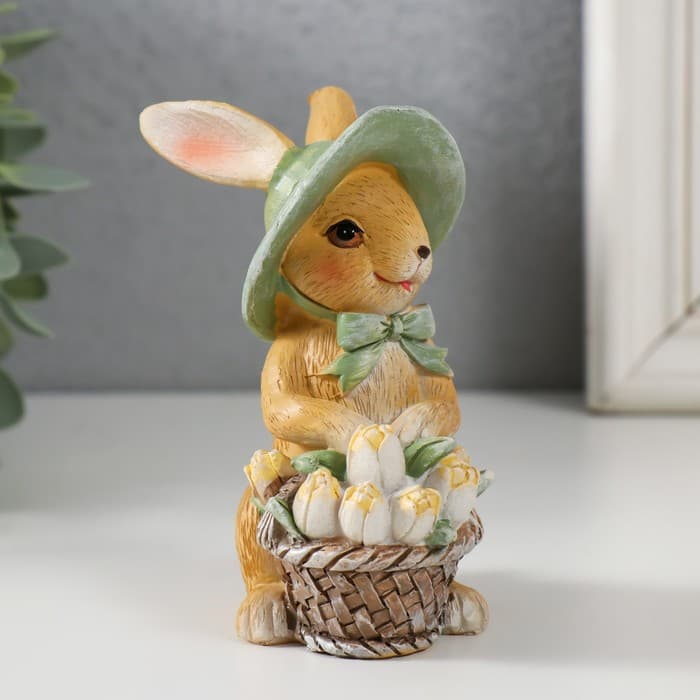 Фигурка полистоун «Зайка в шляпке с корзинкой тюльпанов», 8×5.5×10.5 см