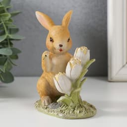 Фигурка полистоун «Зайчик на полянке с тюльпанами», 9.5×6×11 см