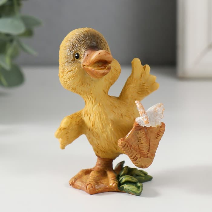 Фигурка полистоун «Утёнок с бабочкой», 8×5.5×5.5 см