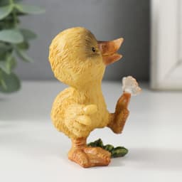 Фигурка полистоун «Утёнок с бабочкой», 8×5.5×5.5 см