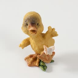 Фигурка полистоун «Утёнок с бабочкой», 8×5.5×5.5 см