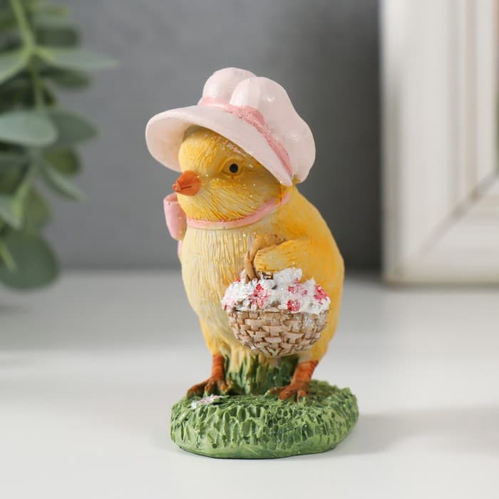 Фигурка полистоун «Цыпа в шляпке с корзинкой цветов», 6.5×4×8 см