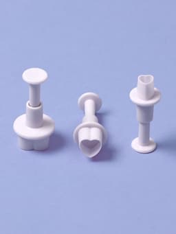 Плунжеры кондитерские «Сердечко», набор 3 шт.: 1.6×1.1 см, 1.4×1 см, 1×1 см, пластик, белые