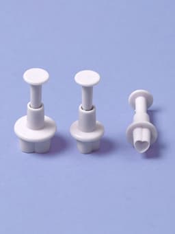 Плунжеры кондитерские «Сердечко», набор 3 шт.: 1.6×1.1 см, 1.4×1 см, 1×1 см, пластик, белые