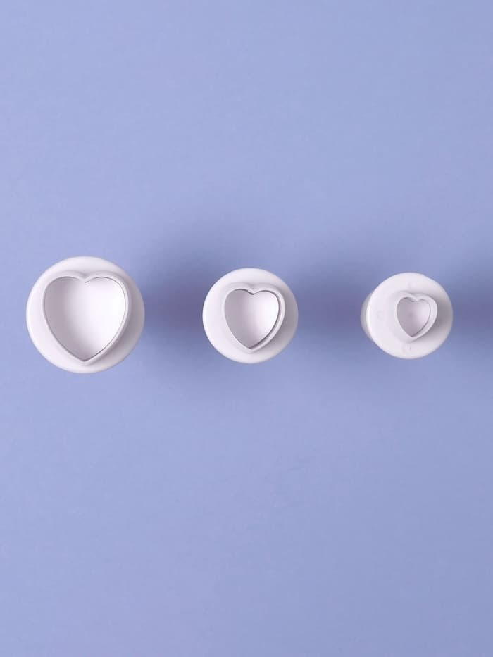 Плунжеры кондитерские «Сердечко», набор 3 шт.: 1.6×1.1 см, 1.4×1 см, 1×1 см, пластик, белые
