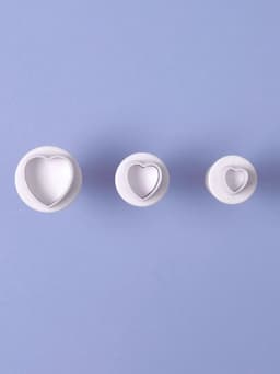 Плунжеры кондитерские «Сердечко», набор 3 шт.: 1.6×1.1 см, 1.4×1 см, 1×1 см, пластик, белые