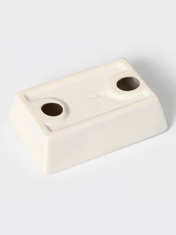 Аксессуары для ванной Доляна «Цветочный барельеф», 4 предмета, дозатор 270 мл, мыльница, 2 стакана 210 мл, белые