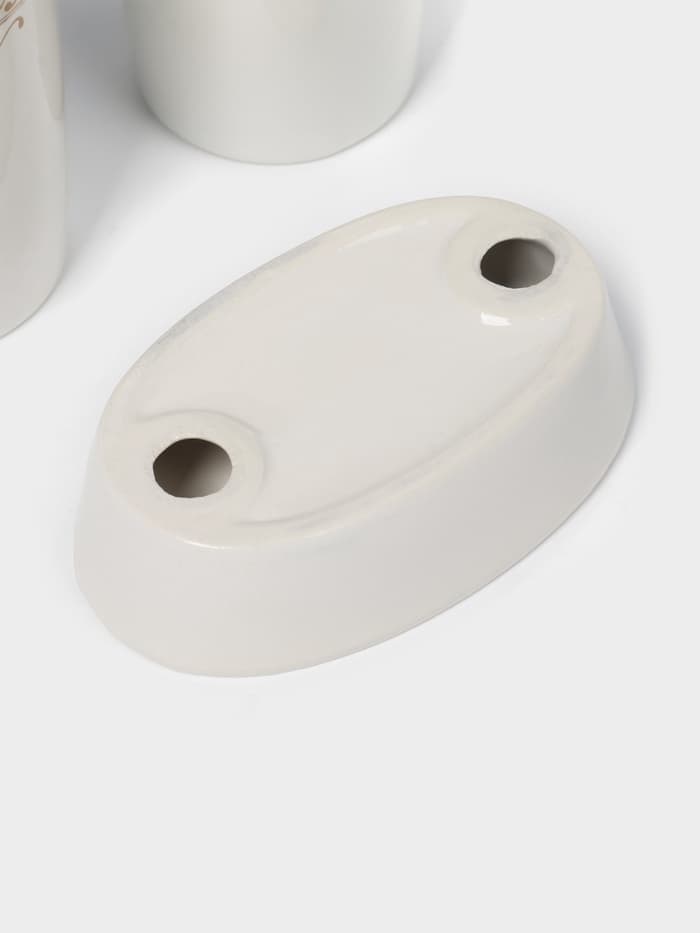 Набор аксессуаров для ванной комнаты Доляна «Золотая роскошь», 4 предмета, дозатор 250 мл, мыльница, 2 стакана, белый