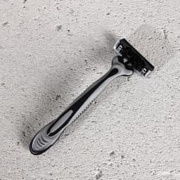 Подарочный набор «23 Февраля», гель для бритья 110 мл и бритва, HARD LINE