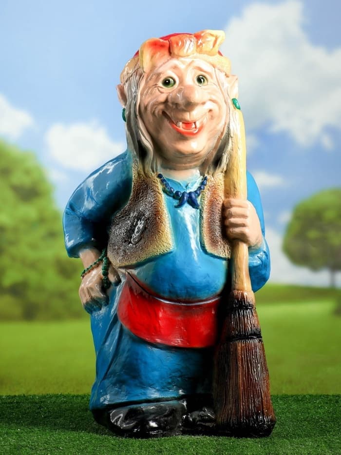 Садовая фигура из гипса «Бабка-Ёжка стоя», 33×35×65 см, МИКС