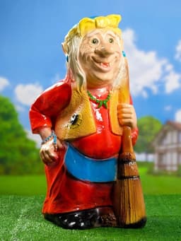 Садовая фигура из гипса «Бабка-Ёжка стоя», 33×35×65 см, МИКС